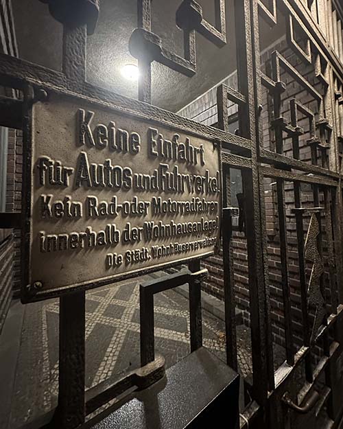 Altbau gate